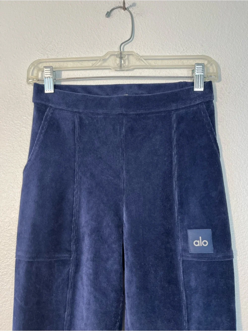 Alo Yoga Micro Corduroy High-Waist Winter Break Flare Pant Size Small Blue